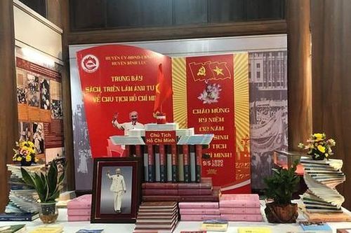 Hà Nam trưng bày trên 3.000 cuốn sách, tài liệu, ảnh quý về Bác Hồ