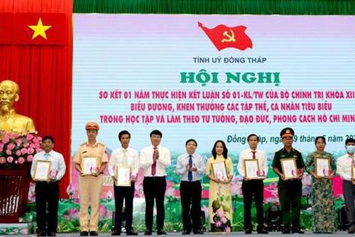 Đồng Tháp biểu dương 48 tấm gương tiêu biểu trong học tập và làm theo Bác