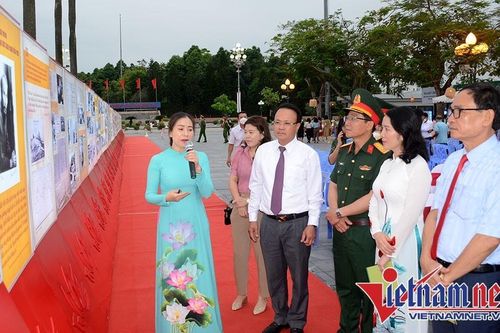 Triển lãm ảnh kỷ niệm 132 năm ngày sinh Chủ tịch Hồ Chí Minh