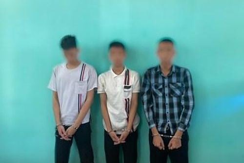 Rủ bạn dàn cảnh cướp lại điện thoại đã cầm cố