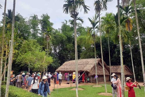Quê Bác - Nơi hội tụ tình cảm của đồng bào, chiến sỹ, bè bạn năm châu
