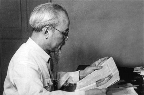 132 năm Ngày sinh Chủ tịch Hồ Chí Minh: 'Người là tình yêu thiết tha nhất...'
