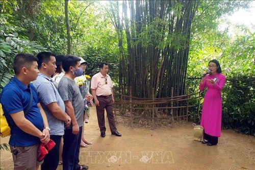 Những người say mê kể chuyện Bác Hồ