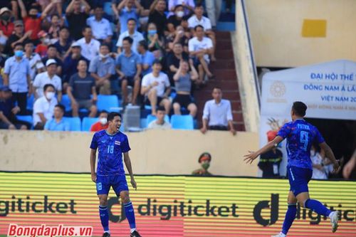 Thái Lan vào chung kết bóng đá Nam trong trận đấu 4 thẻ đỏ Ở