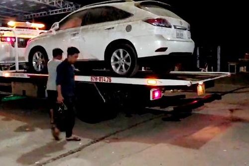 An Giang: Tạm giữ xe Lexus trị giá hàng tỷ đồng do nghi nhập lậu