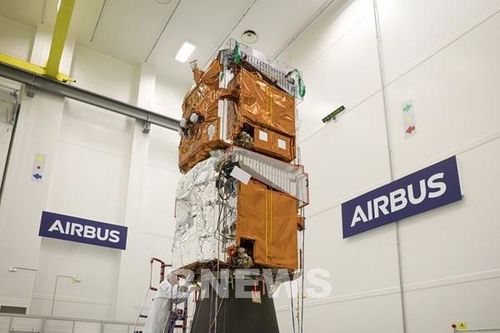 Các vệ tinh quan sát trái đất do Airbus sản xuất chuẩn bị được phóng vào quỹ đạo