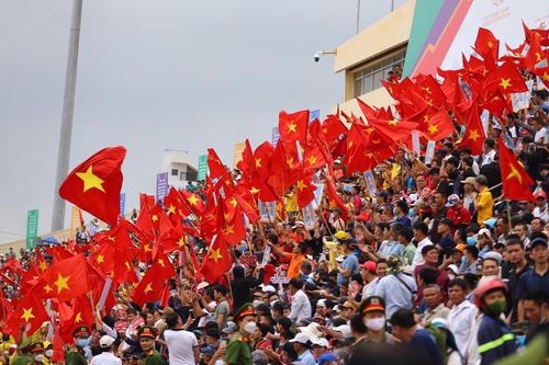 Truyền thông Thái Lan 'sốc' trước sự cuồng nhiệt của khán giả Nam Định dù không có U23 Việt Nam