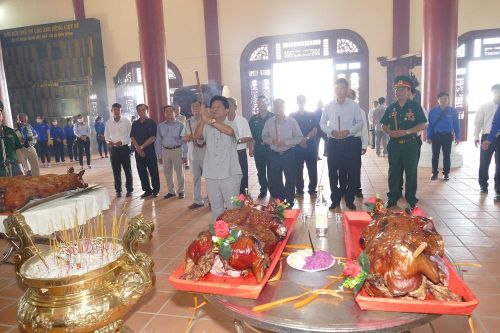 Kỷ niệm Ngày sinh Chủ tịch Hồ Chí Minh và tri ân các Anh hùng liệt sĩ