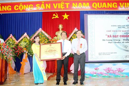 Xã Long Giang đạt chuẩn nông thôn mới