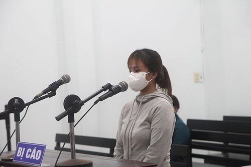 Chém hàng xóm vì để nước rửa chảy tràn lan