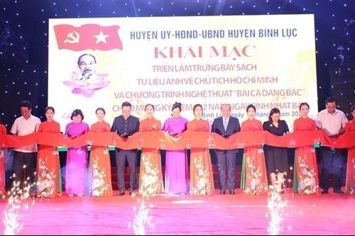 Biểu diễn nghệ thuật và triển lãm sách, ảnh về Chủ tịch Hồ Chí Minh tại Khu lưu niệm Cát Tường