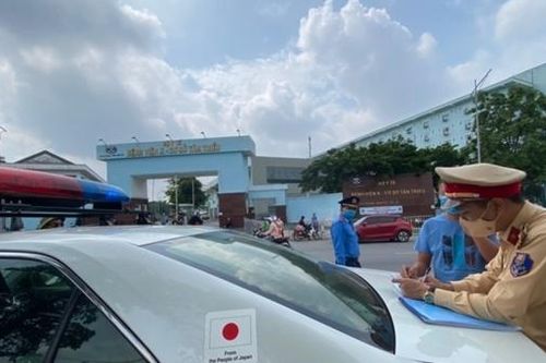 Xử lý nghiêm ô tô dừng, đỗ tùy tiện gây ùn tắc, tai nạn giao thông