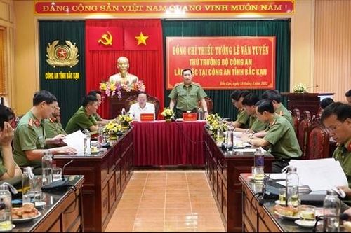 Thứ trưởng Lê Văn Tuyến thăm và kiểm tra công tác tại Bắc Kạn