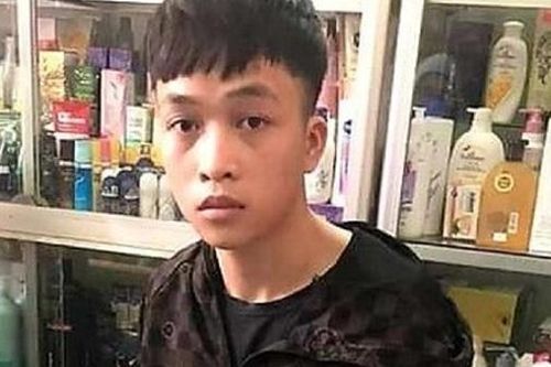 Con bạc kề dao vào cổ chủ hiệu tạp hóa để cướp