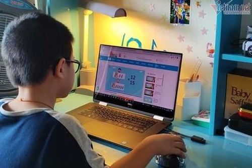 45% học sinh gặp vấn đề về sức khỏe khi học trực tuyến