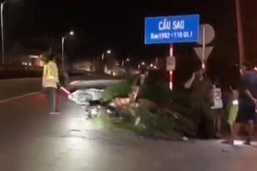 Thanh niên lao xe máy vào thành cầu rồi vùng dậy nhảy xuống sông tự tử