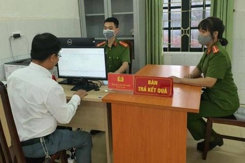 Người dân chuẩn bị giấy tờ gì khi đi đăng ký xe máy tại Công an xã?
