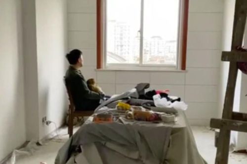 Người đàn ông mắc kẹt trong căn hộ trống suốt 50 ngày do Covid-19