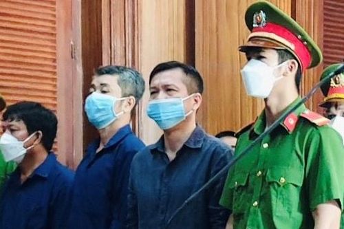 Các bị cáo trong đường dây bán logo xe 'vua' tiếp tục hầu tòa