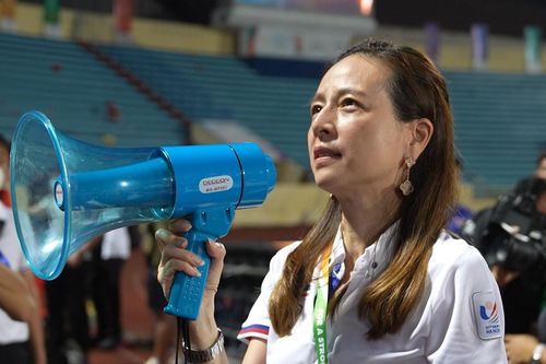 Madam Pang kêu gọi CĐV Thái đến Hà Nội xem trận chung kết