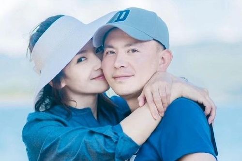 Lưu Đào và chồng doanh nhân hủy theo dõi, xóa ảnh chung