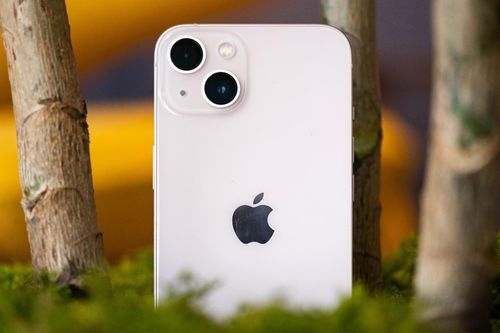 iPhone 13 là smartphone bán chạy nhất thế giới