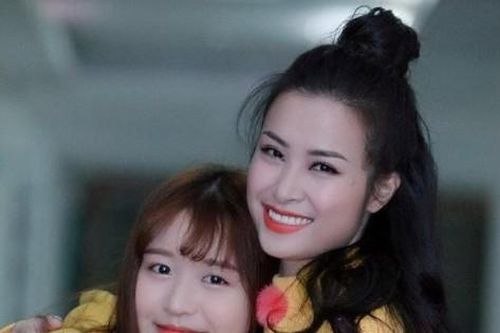 Sau ồn ào với fanclub, Đông Nhi lại nhận thêm 'cú sốc' với học trò Han Sara