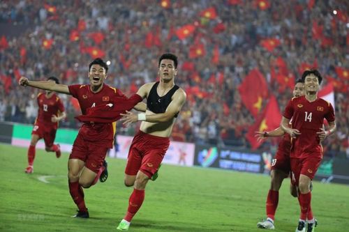 'Áo ngực' cùng Tiến Linh làm nên 'chiến thắng tạc vào tháng 5