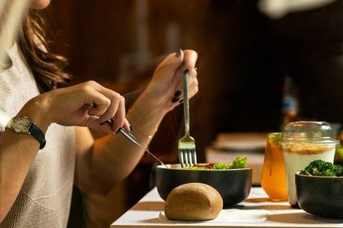 Vợ đi ăn sáng 13 tiếng chưa về, chồng phát hiện chuyện cay đắng