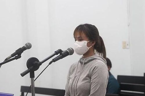 Cô gái vác dao chém hàng xóm vì để nước rửa xe chảy sang trước nhà