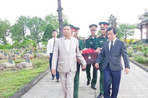 Truy điệu và an táng 16 hài cốt liệt sĩ hy sinh tại Lào