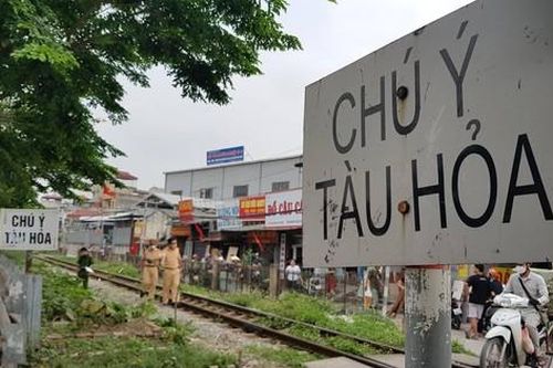 Va chạm với tàu hỏa, nam sinh Hà Nội tử vong