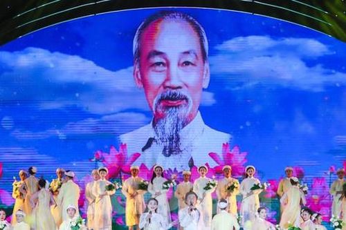 Đặc sắc chương trình 'Nghệ An - Làng Sen quê Bác, Thành phố Hồ Chí Minh - Thành phố tên vàng'