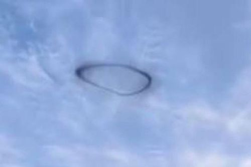 Sự thật về vòng khói đen khổng lồ kỳ lạ bị nghi là UFO xuất hiện trên bầu trời Tứ Xuyên