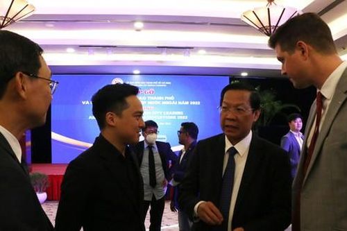 Chủ tịch TPHCM: 'Tạo điều kiện thuận lợi thu hút đầu tư nước ngoài vào thành phố'