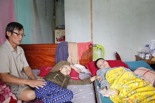 Chồng kiệt quệ vì chăm vợ và con cùng mắc bệnh hiểm nghèo