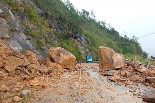 Mưa lớn diện rộng gây sạt lở nhiều tuyến đường ở Lai Châu