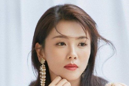 Nữ diễn viên Lưu Đào bị chồng doanh nhân hủy theo dõi, xóa ảnh chung