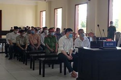 Hoãn phiên tòa xét xử cựu Giám đốc Vietcombank Tây Đô vì một bị cáo nhập viện