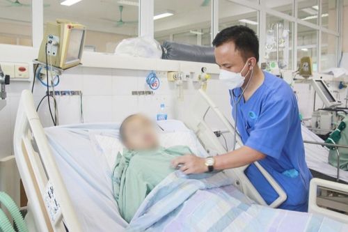 Bé 13 tuổi bị xuất huyết não được cứu sống ngoạn mục