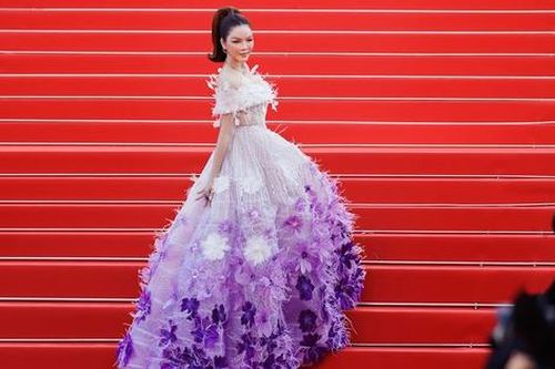 Lý Nhã Kỳ diện đầm tím hoa oải hương trên thảm đỏ Cannes