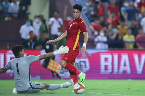 Bàn thắng tuyệt vời sau một trăm mười một phút
