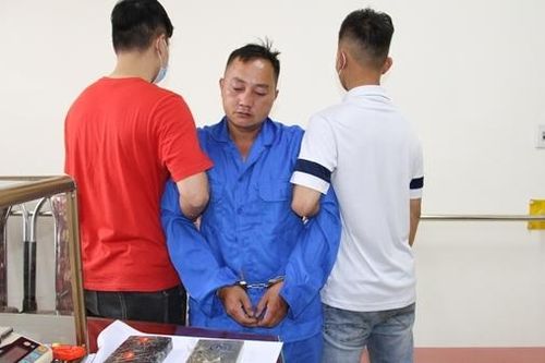 'Cõng' thuê 2 bánh heroin từ Lai Châu sang Lào Cai