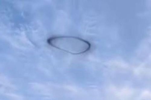 Sự thật về vòng khói đen khổng lồ nghi là UFO xuất hiện trên bầu trời Trung Quốc