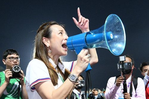 Madam Pang kêu gọi cầu thủ Thái Lan 'biết kiềm chế' ở trận chung kết