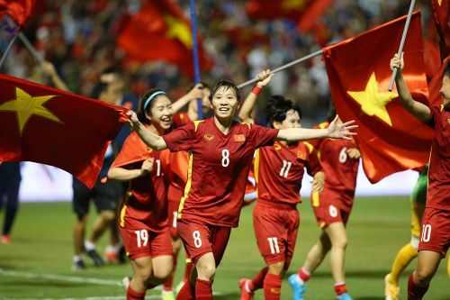 Tuyển nữ Việt Nam 'bơi' trong tiền thưởng với tấm HCV SEA Games 31