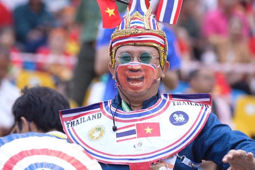 CĐV Thái Lan từ Nam Định đến Quảng Ninh xem chung kết bóng đá nữ