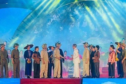 Kỷ niệm trọng thể 75 năm ngày Bác Hồ về An toàn khu Định Hóa