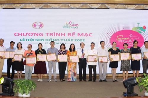 Đồng Tháp: Lễ hội Sen thu hút hàng nghìn lượt khách đến tham quan