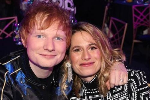 Ed Sheeran cùng vợ đón bé gái thứ hai